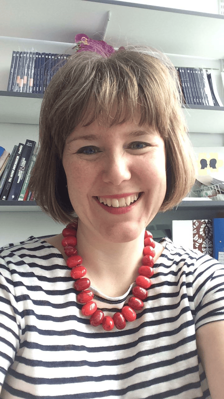 Angharad Beckett博士面對鏡頭微笑